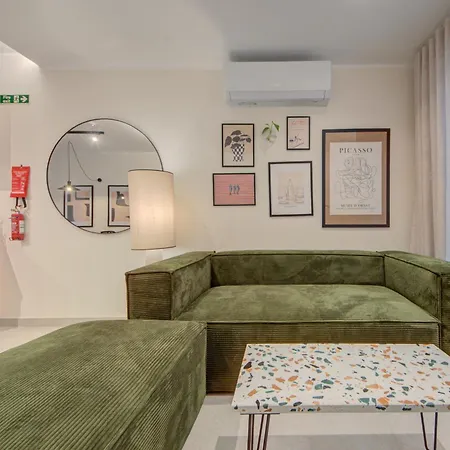 Juliet Residence, 1, Your Away From In By Sf Homes Apartment *