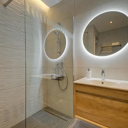 Apartament Juliet Residence, 1, Your Away From In By Sf Homes *