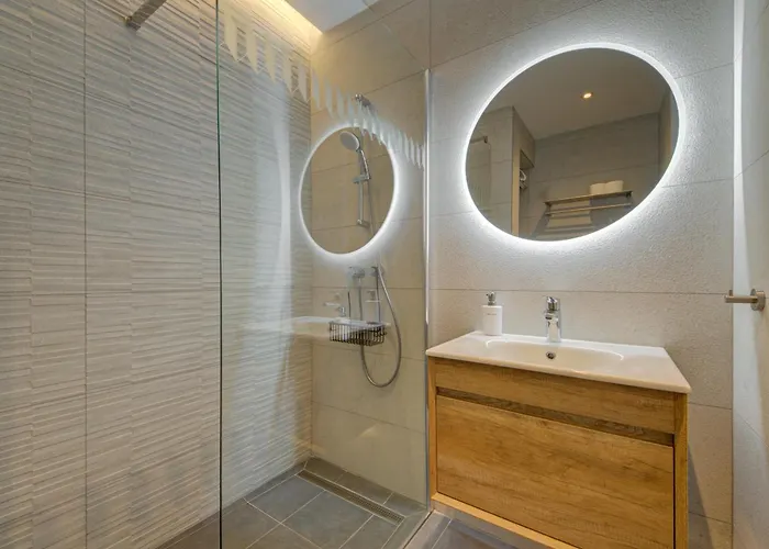 Apartman Juliet Residence, 1, Your Away From In By Sf Homes *