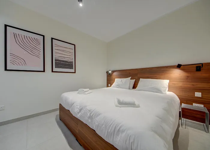 Juliet Residence, 1, Your Away From In By Sf Homes Apartman